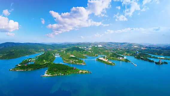 玩水避暑
