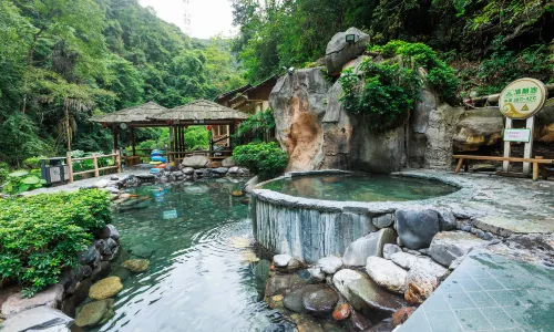 บ่อน้ําพุร้อนหลงเชง