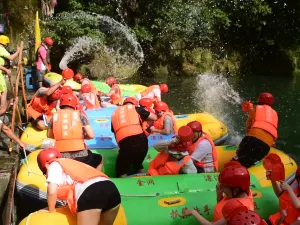 Yongzhou Golden Cave Drifting