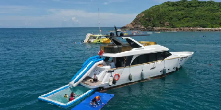 石梅灣加井島自由鹿遊艇出海俱樂部