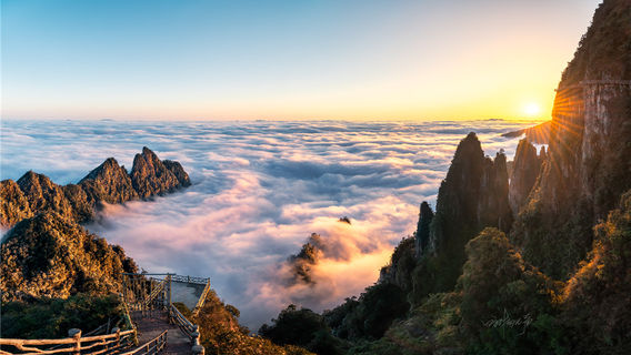 Sea of Clouds Sightseeing in Yizhang