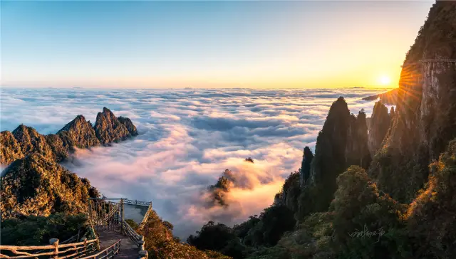 Sea of Clouds in Yizhang