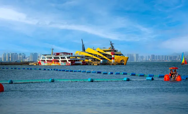 Sightseeing Boats in Qinhuangdao
