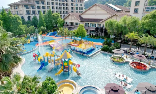 Grand Metro Park Hot Spring Mingyue Mountain Resort