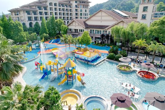 Grand Metro Park Hot Spring Mingyue Mountain Resort