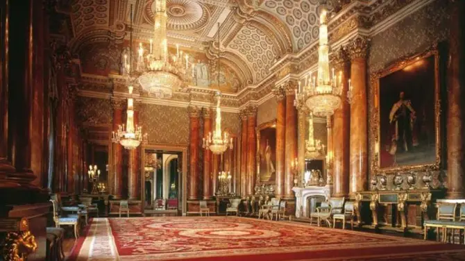 2_Buckingham Palace