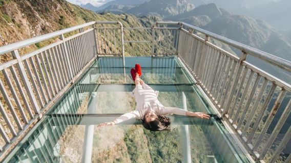 Rong May Glass Bridge