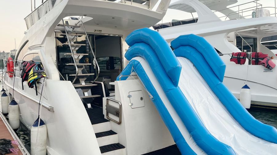 三亞遊艇出海【親子】豪華進口三層飛橋遊艇包船~駕駛體驗浮潛深潛海釣水上電單車+空拍水果飲料KTV多種活動