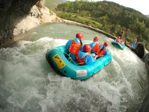 Nuoshui River Cave Drifting