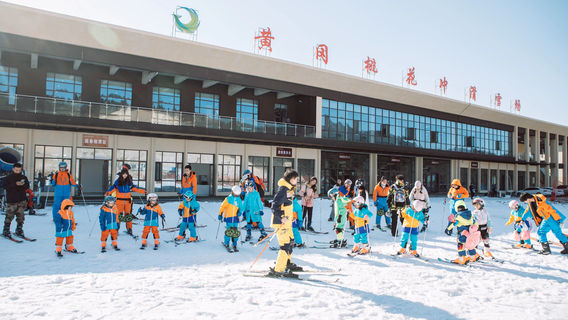 Huanggang Taohuachong Ski Resort