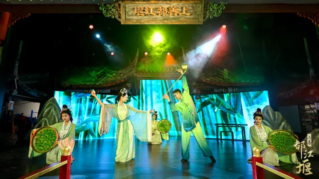 4_Shangshan Dujiangyan Sichuan Opera with Face-changing