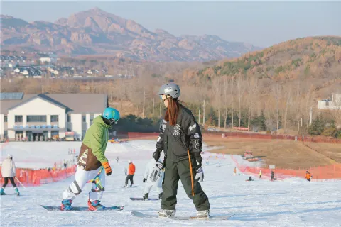 青島融創藏馬山滑雪場