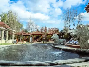 Hongrun Hot Spring Town