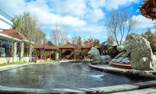 Hongrun Hot Spring Town