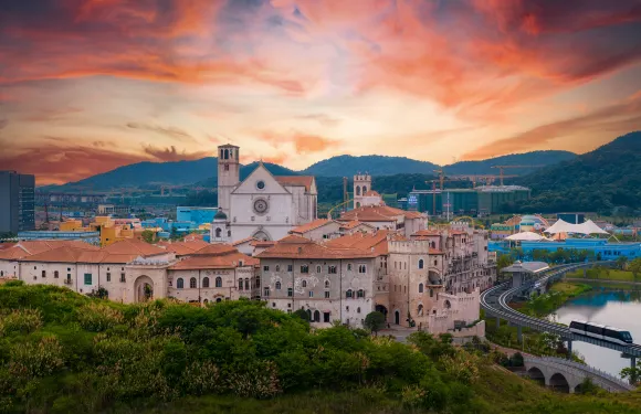 華誼兄弟（長沙）電影小鎮全日門票+貢多拉遊船票成人