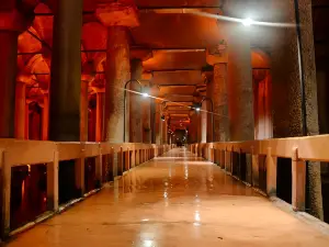 Versunkener Palast