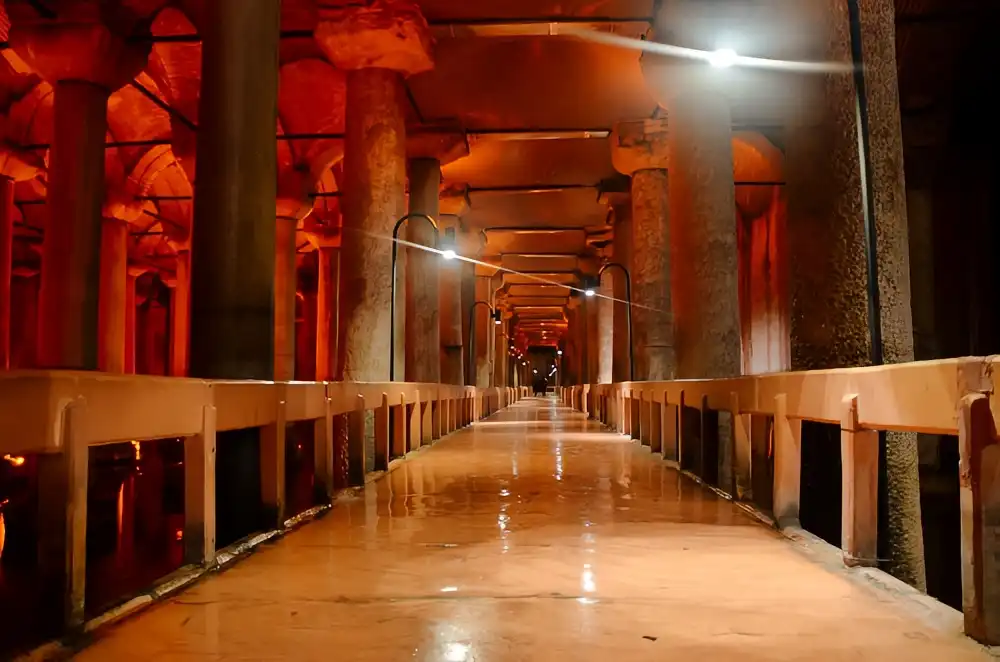 Hotels near Basilica Cistern