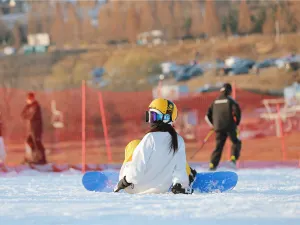青島融創藏馬山滑雪場