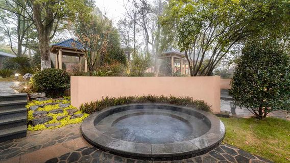 Chibi Longyou Hot Spring