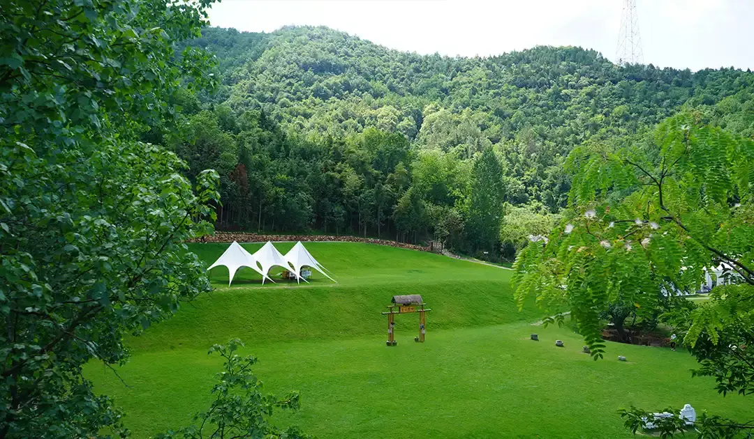 Hotels near Jingshan Farm
