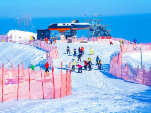 พื้นที่เล่นสกีวันฟง ทองหัว