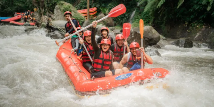阿勇河漂流