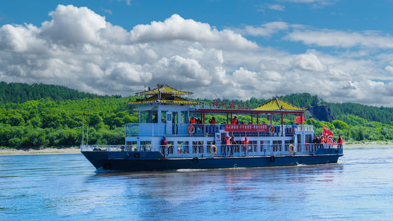 Arctic Village Cruise