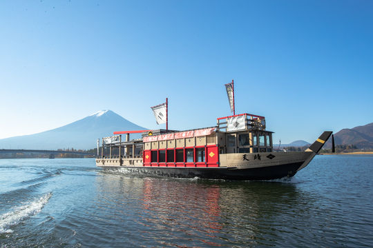 Lake Kawaguchiko Sightseeing Boat "Appare"