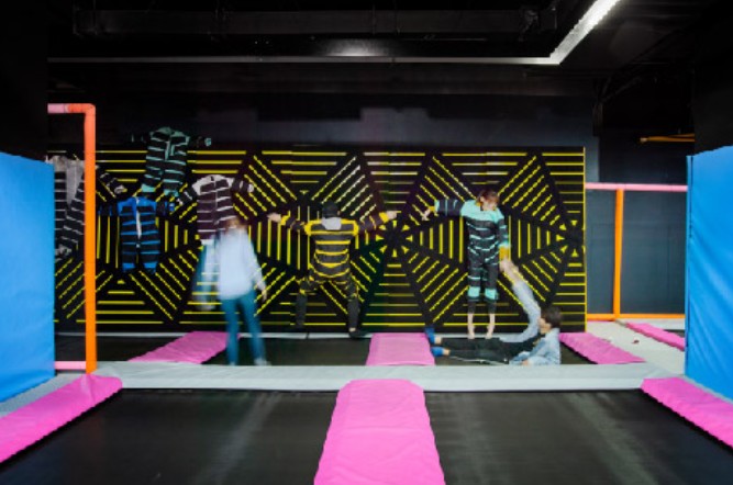 異想新樂園 任三區暢玩票