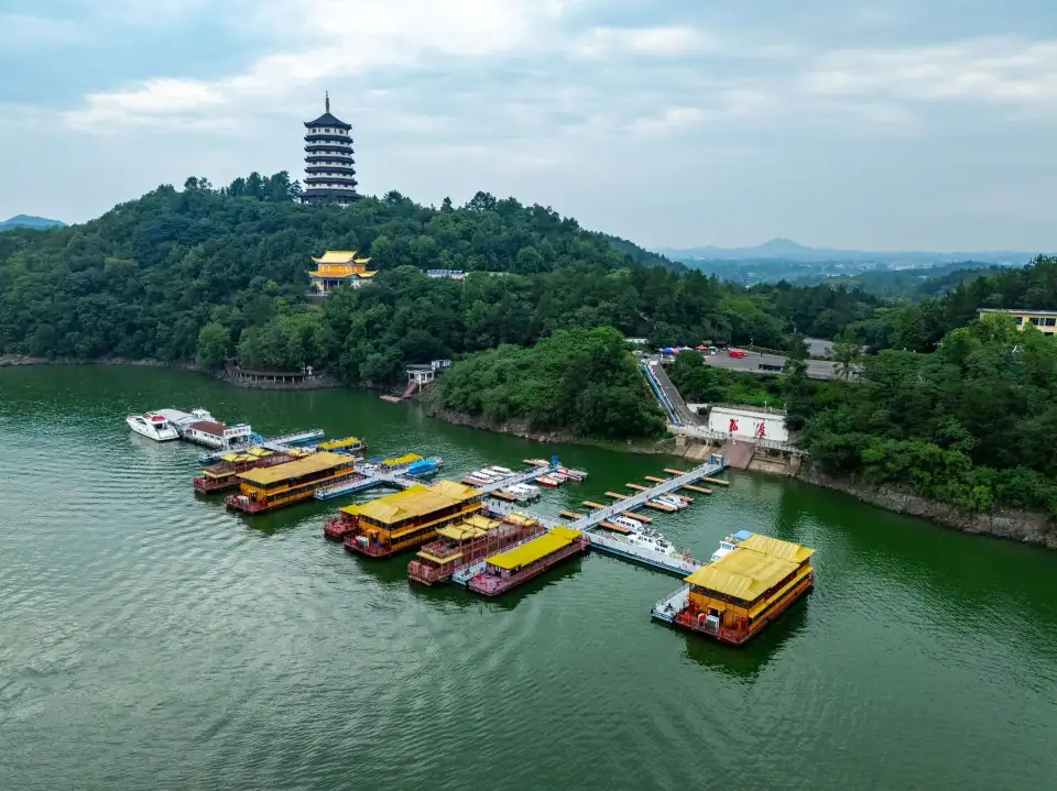 3_Scenic Spot of Wanfo Lake