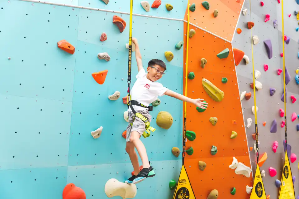 2_JUST CLIMB