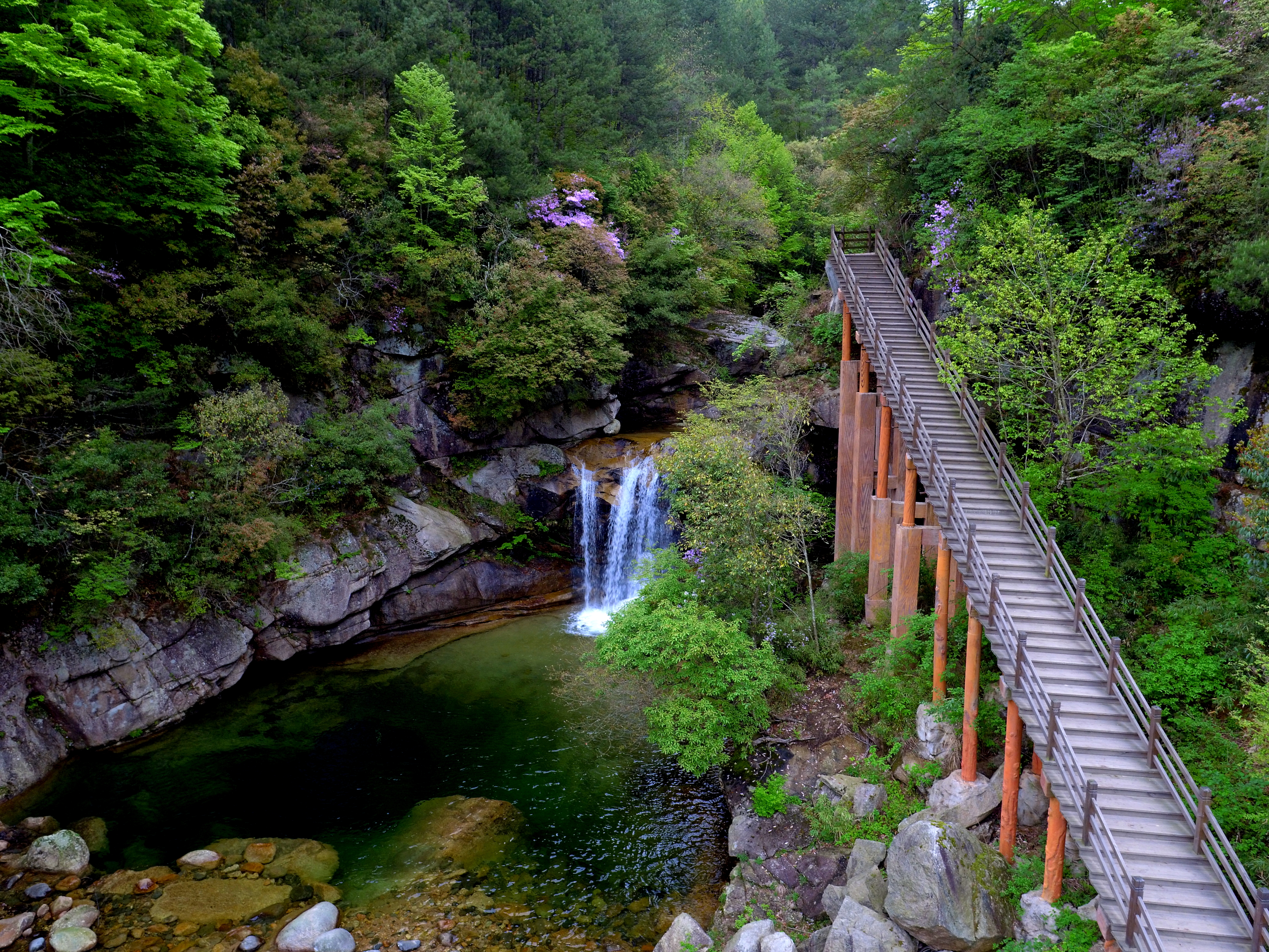 Eighteen Moon Lake Scenic Area