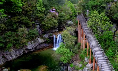 Eighteen Moon Lake Scenic Area