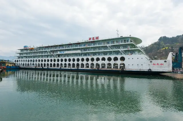 Sightseeing Boats in Fengjie