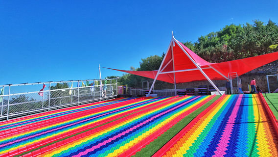 Jiunu Peak Rainbow Slide