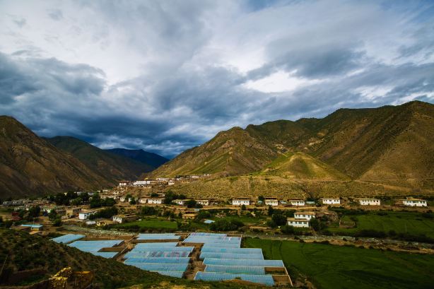 Lhorong County