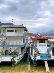 Hongchun Wharf in Wanfeng Lake