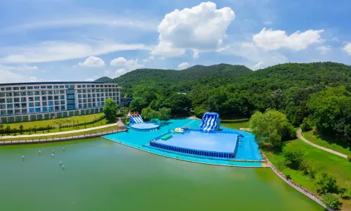  Ziqing Hu Holiday Resort