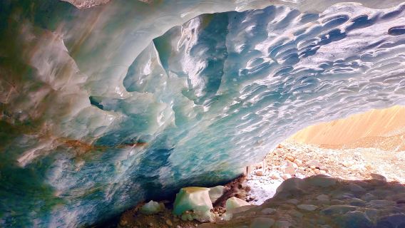 Gongga Blue Ice Cave