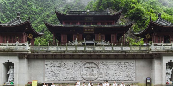 Thousand Buddha Mountain Scenic Area