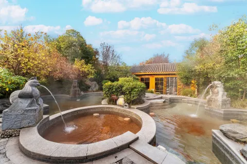 Taibaishan Yulongwan Hot Springs