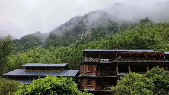 九屋龍門瀑布景區