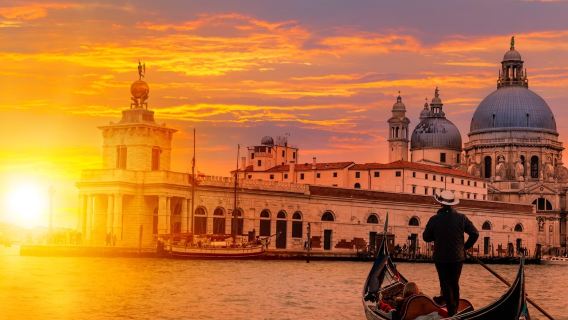 билет на корабль/лодку/катер на круиз / прогулочное судно / круизный катер на гондоле по Венеции (совместный или чартерный) с экскурсия с гидом на китайском, английском или итальянском языке