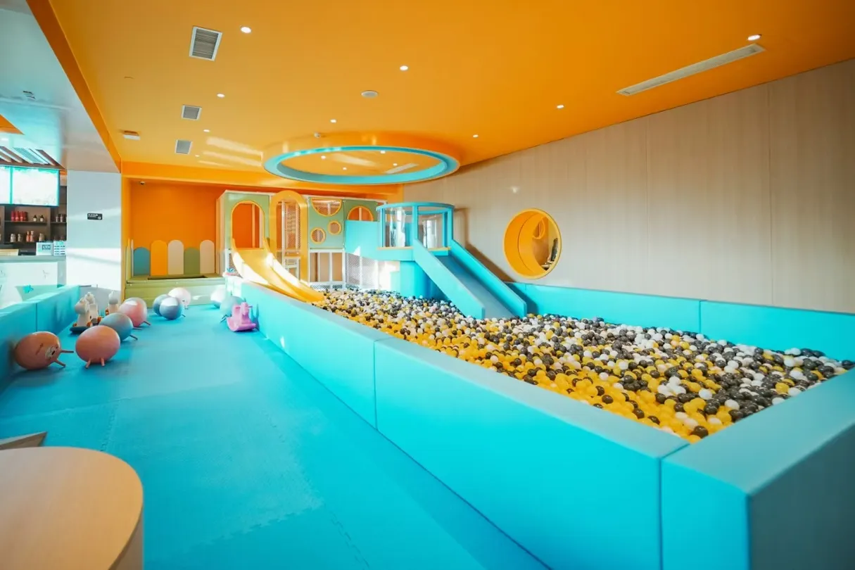 3_Slender West Lake Hot Spring Resort