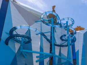 Shanghai L+SNOW Indoor Skiing Theme Resort