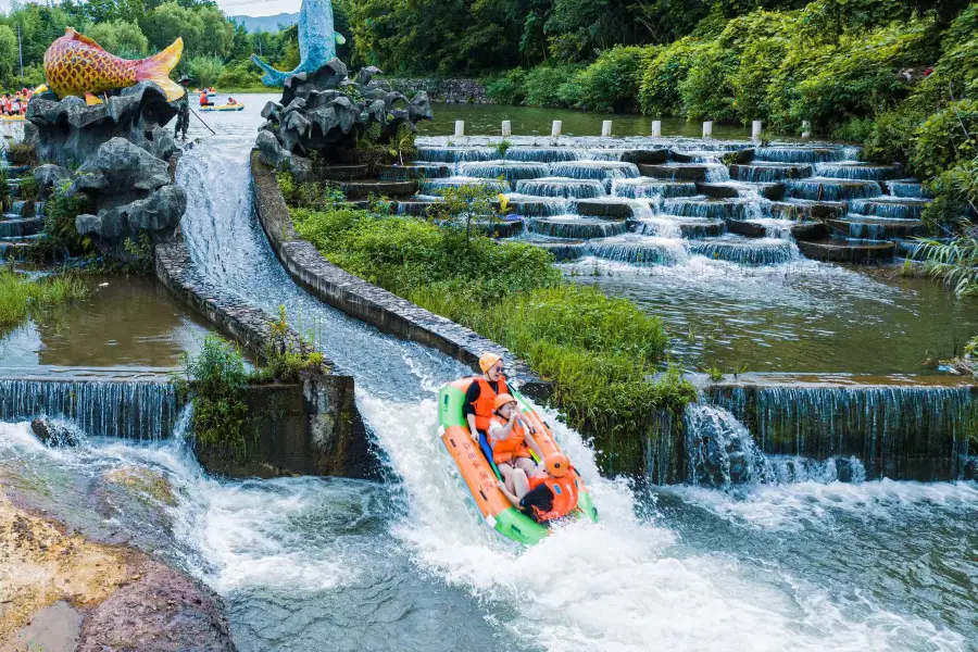 Hongyan Creek Drifting