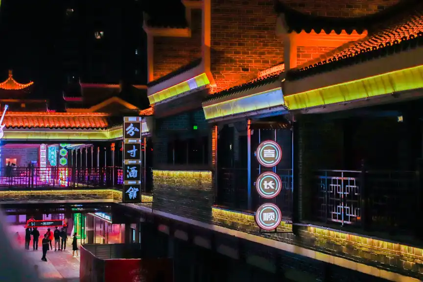 鄰近能仁巷的酒店