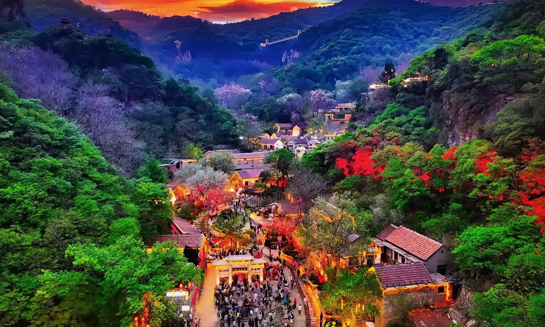 Hotels near Hongye Shiyan Tourist Area