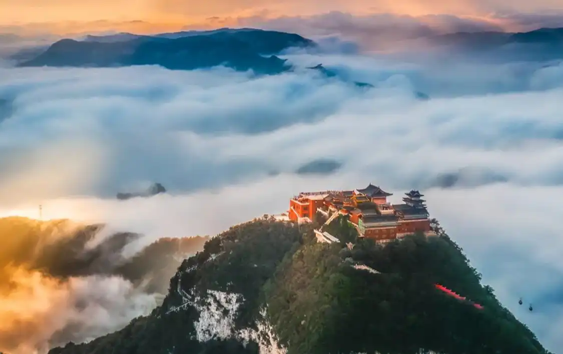 Hotels near Yuntai Mountain Scenic Area