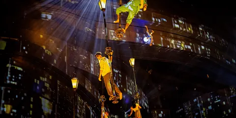 杜拜La Perle水舞秀